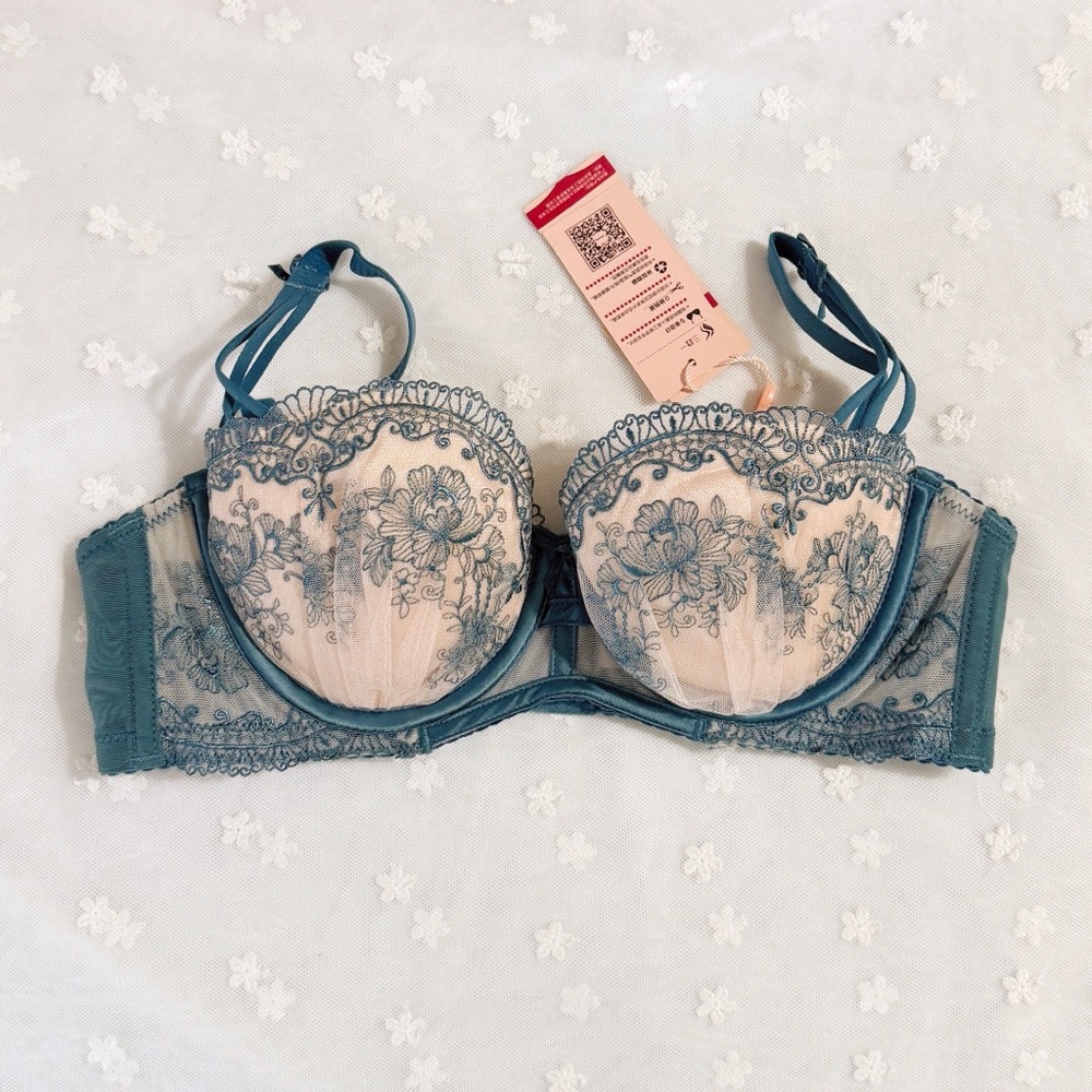 5 bras for $46! US-32B Nice Quality Embroidery Soft Underwire Bra New With Tags